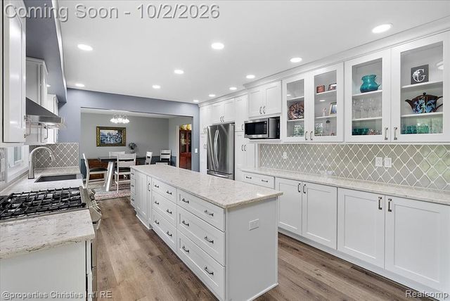 36342 Old Homestead Drive, Farmington Hills, MI 48335