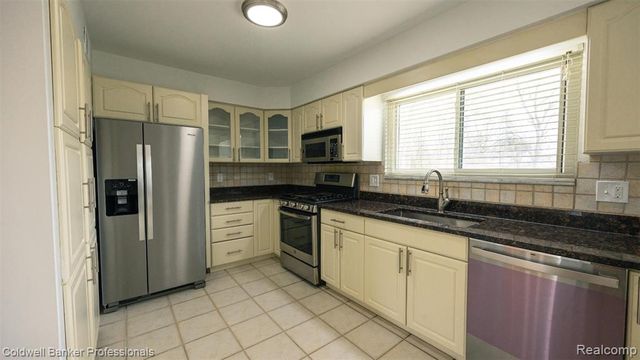 20240 Wildhern Street, Southfield, MI 48076