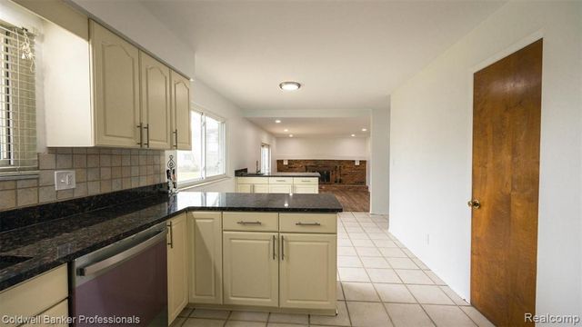 20240 Wildhern Street, Southfield, MI 48076