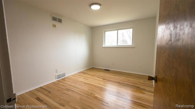 20240 Wildhern Street, Southfield, MI 48076