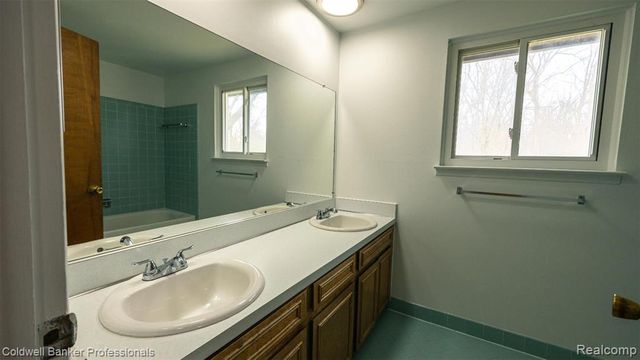 20240 Wildhern Street, Southfield, MI 48076