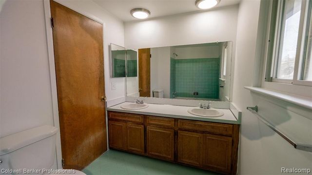 20240 Wildhern Street, Southfield, MI 48076