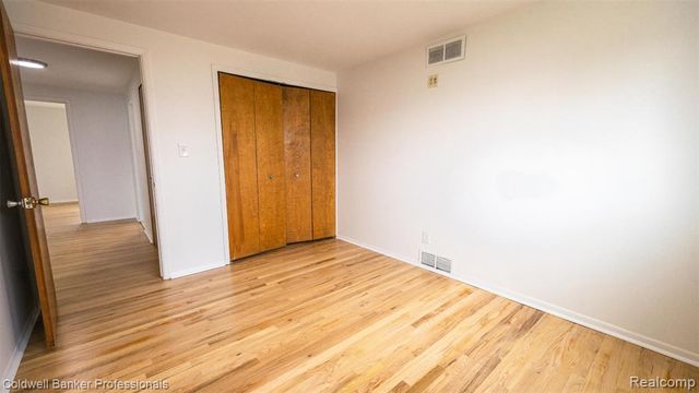 20240 Wildhern Street, Southfield, MI 48076