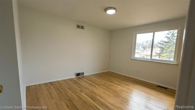 20240 Wildhern Street, Southfield, MI 48076