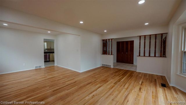 20240 Wildhern Street, Southfield, MI 48076