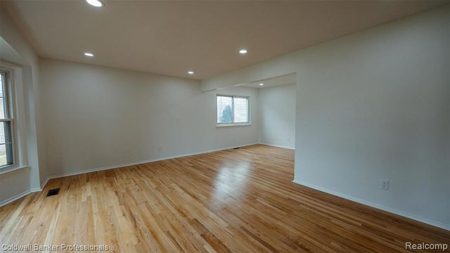 20240 Wildhern Street, Southfield, MI 48076