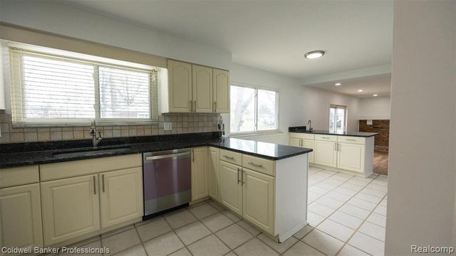 20240 Wildhern Street, Southfield, MI 48076