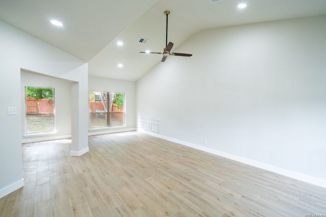 7 Claybrook, San Antonio, TX 78254