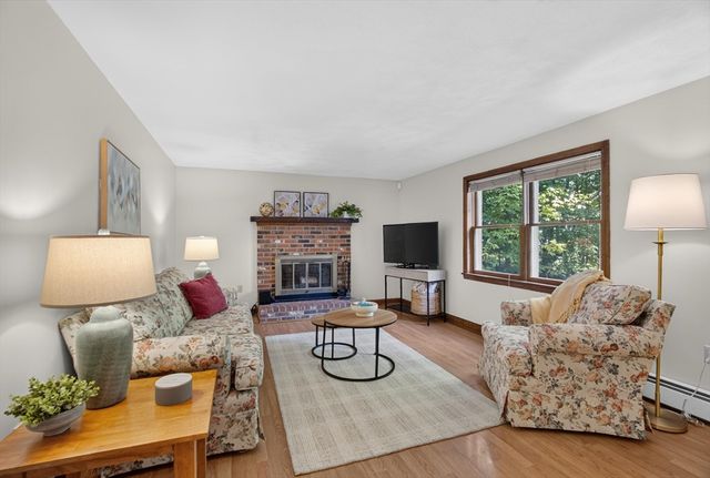 240 Taylor St, Littleton, MA 01460