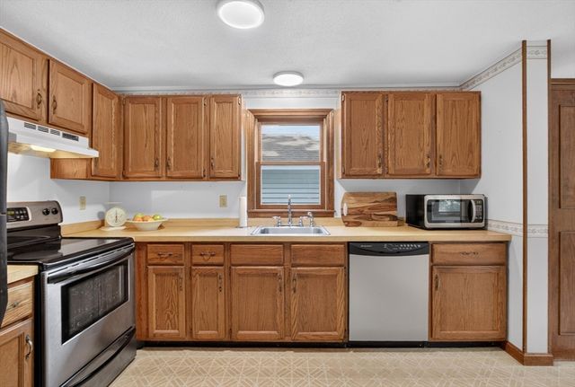 240 Taylor St, Littleton, MA 01460