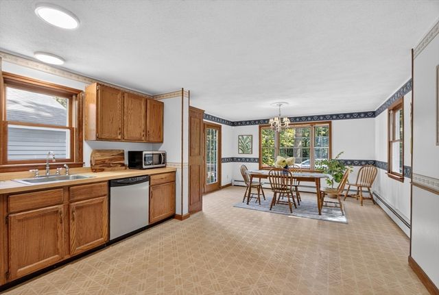 240 Taylor St, Littleton, MA 01460