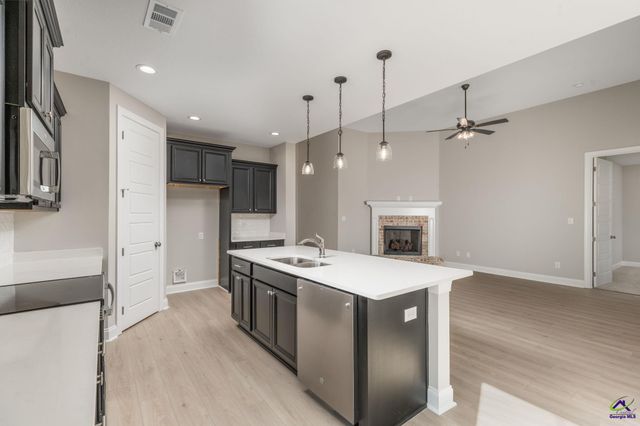 205 Farmland Circle, Perry, GA 31069