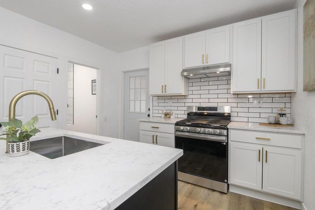 300 E Rosedale AVENUE, Milwaukee, WI 53207