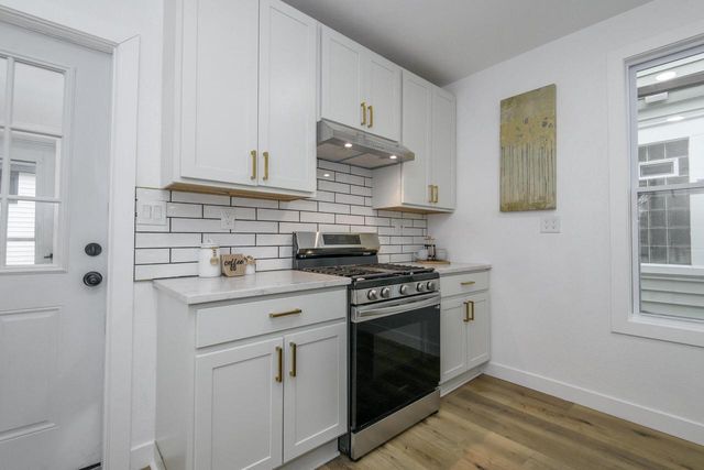 300 E Rosedale AVENUE, Milwaukee, WI 53207