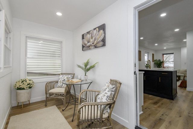 300 E Rosedale AVENUE, Milwaukee, WI 53207