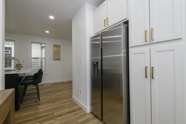 300 E Rosedale AVENUE, Milwaukee, WI 53207