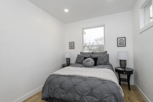 300 E Rosedale AVENUE, Milwaukee, WI 53207