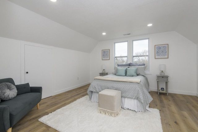 300 E Rosedale AVENUE, Milwaukee, WI 53207