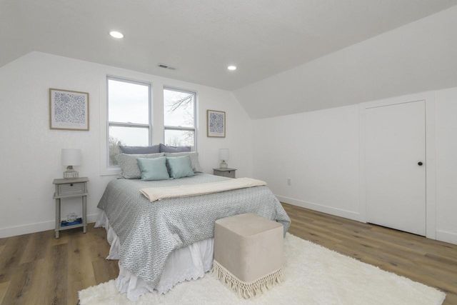 300 E Rosedale AVENUE, Milwaukee, WI 53207