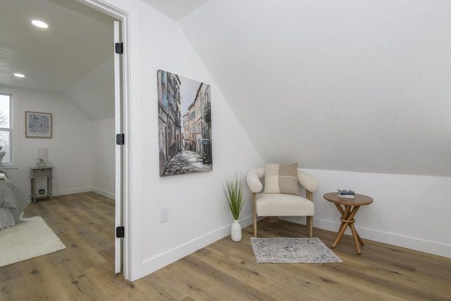 300 E Rosedale AVENUE, Milwaukee, WI 53207