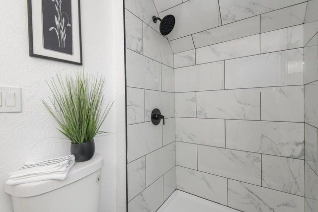 300 E Rosedale AVENUE, Milwaukee, WI 53207