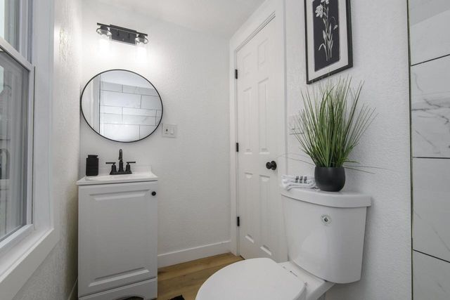 300 E Rosedale AVENUE, Milwaukee, WI 53207