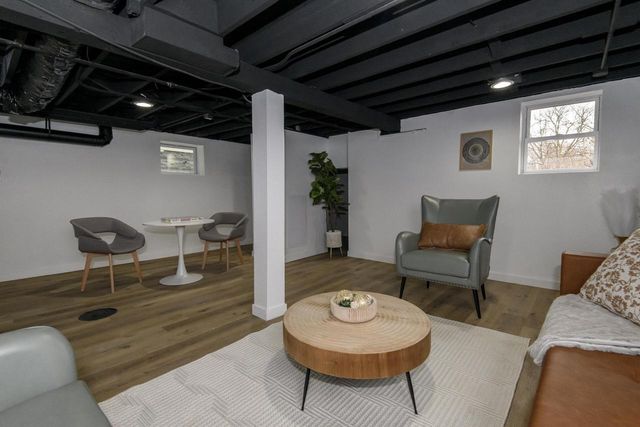 300 E Rosedale AVENUE, Milwaukee, WI 53207