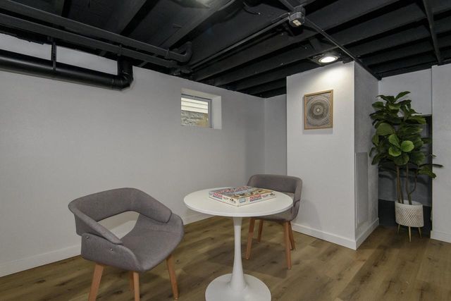 300 E Rosedale AVENUE, Milwaukee, WI 53207