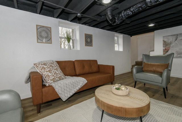 300 E Rosedale AVENUE, Milwaukee, WI 53207