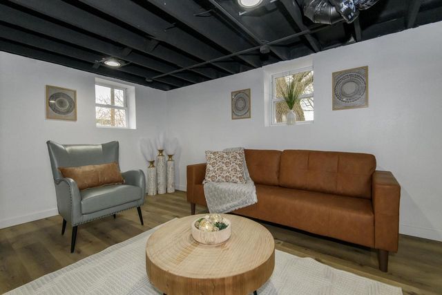 300 E Rosedale AVENUE, Milwaukee, WI 53207