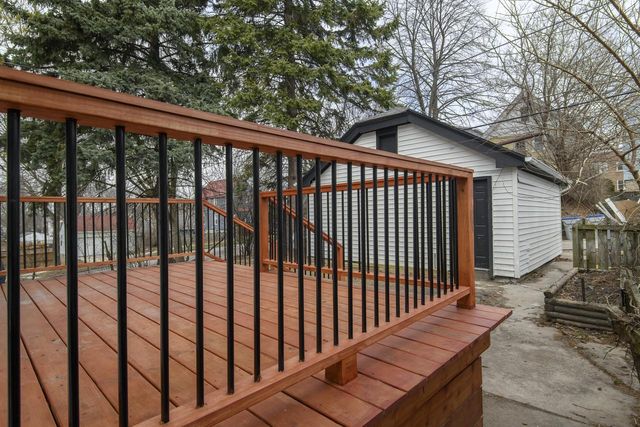 300 E Rosedale AVENUE, Milwaukee, WI 53207