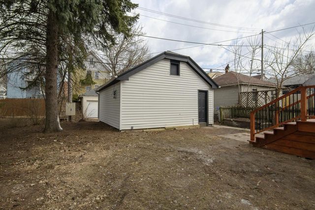 300 E Rosedale AVENUE, Milwaukee, WI 53207