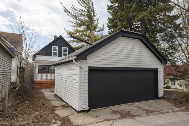 300 E Rosedale AVENUE, Milwaukee, WI 53207