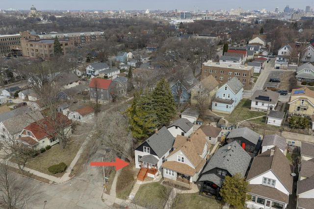 300 E Rosedale AVENUE, Milwaukee, WI 53207