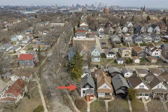 300 E Rosedale AVENUE, Milwaukee, WI 53207