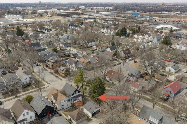 300 E Rosedale AVENUE, Milwaukee, WI 53207