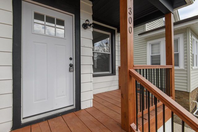 300 E Rosedale AVENUE, Milwaukee, WI 53207