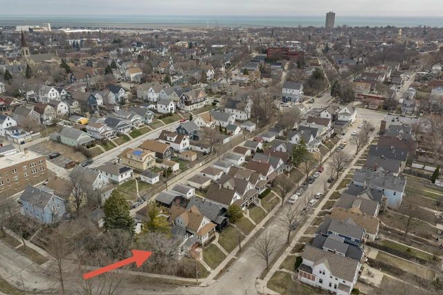 300 E Rosedale AVENUE, Milwaukee, WI 53207