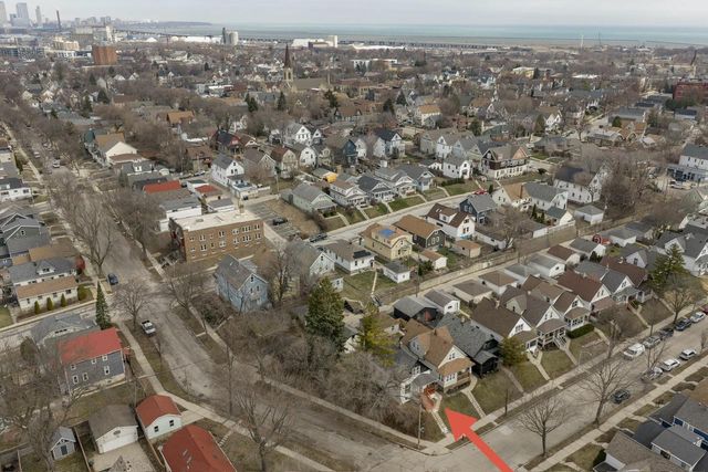 300 E Rosedale AVENUE, Milwaukee, WI 53207