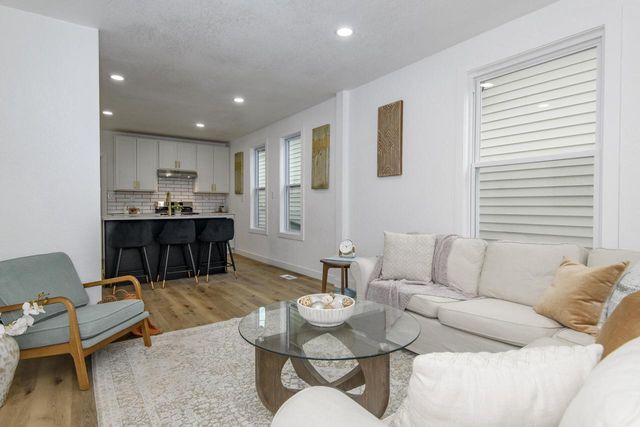 300 E Rosedale AVENUE, Milwaukee, WI 53207