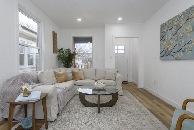 300 E Rosedale AVENUE, Milwaukee, WI 53207