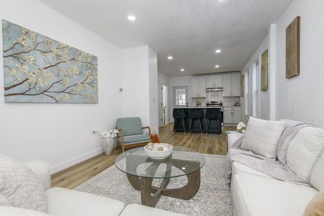 300 E Rosedale AVENUE, Milwaukee, WI 53207