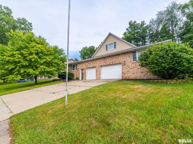 2424 MAYWOOD Avenue, Pekin, IL 61554