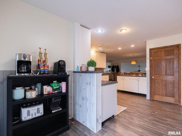2424 MAYWOOD Avenue, Pekin, IL 61554