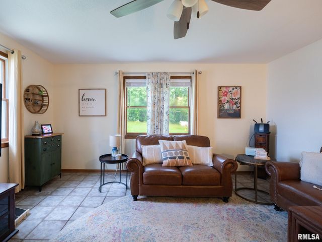 2424 MAYWOOD Avenue, Pekin, IL 61554