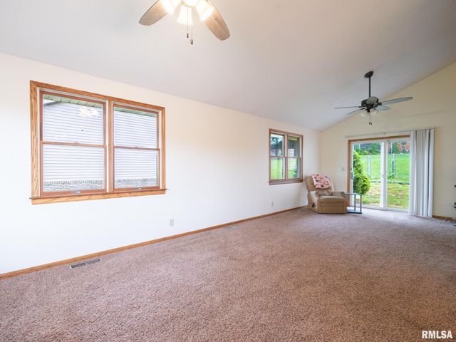 2424 MAYWOOD Avenue, Pekin, IL 61554
