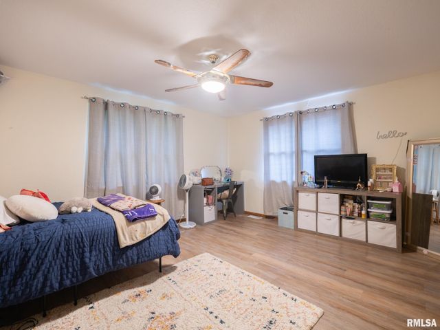 2424 MAYWOOD Avenue, Pekin, IL 61554