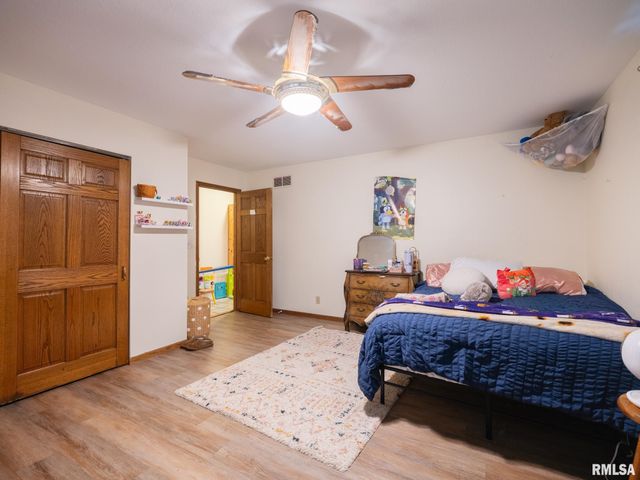 2424 MAYWOOD Avenue, Pekin, IL 61554