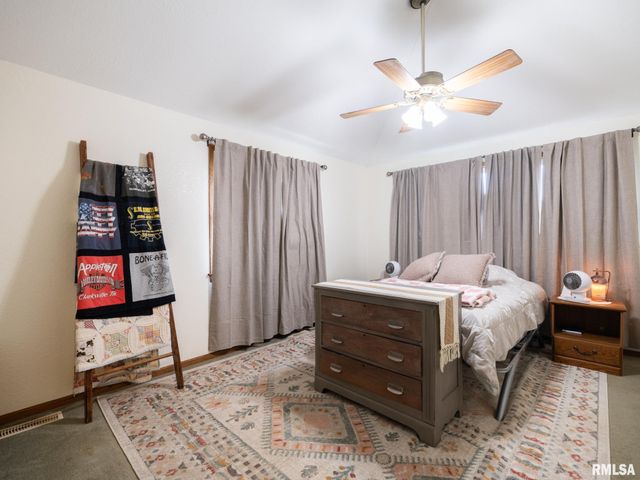 2424 MAYWOOD Avenue, Pekin, IL 61554