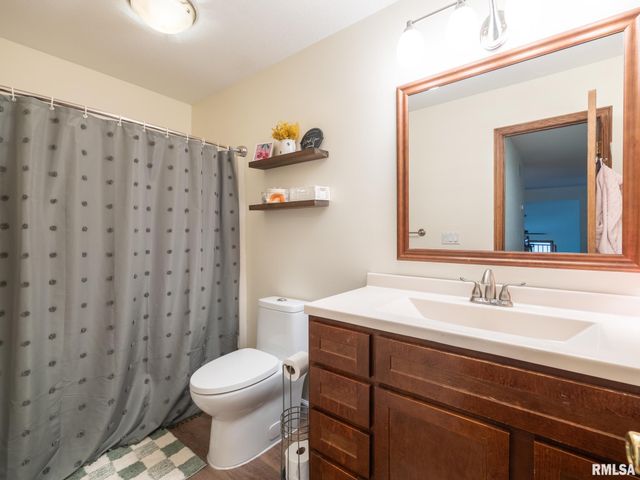 2424 MAYWOOD Avenue, Pekin, IL 61554